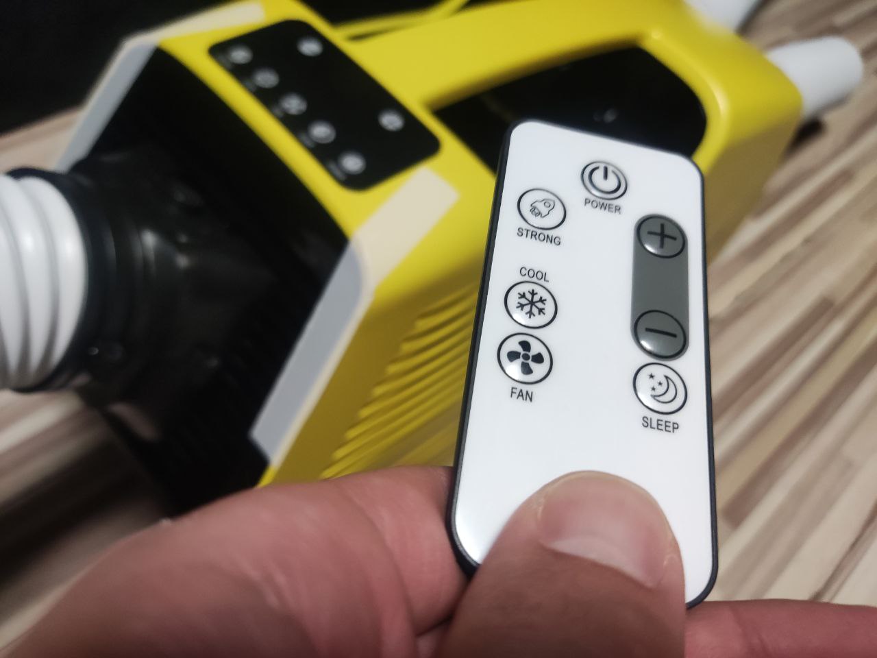 Φορητό κλιματιστικό 2380BTU - 250W - Ιδανικό για μικρές καμπίνες, τρακτέρ, JCB, γερανούς κτλ..