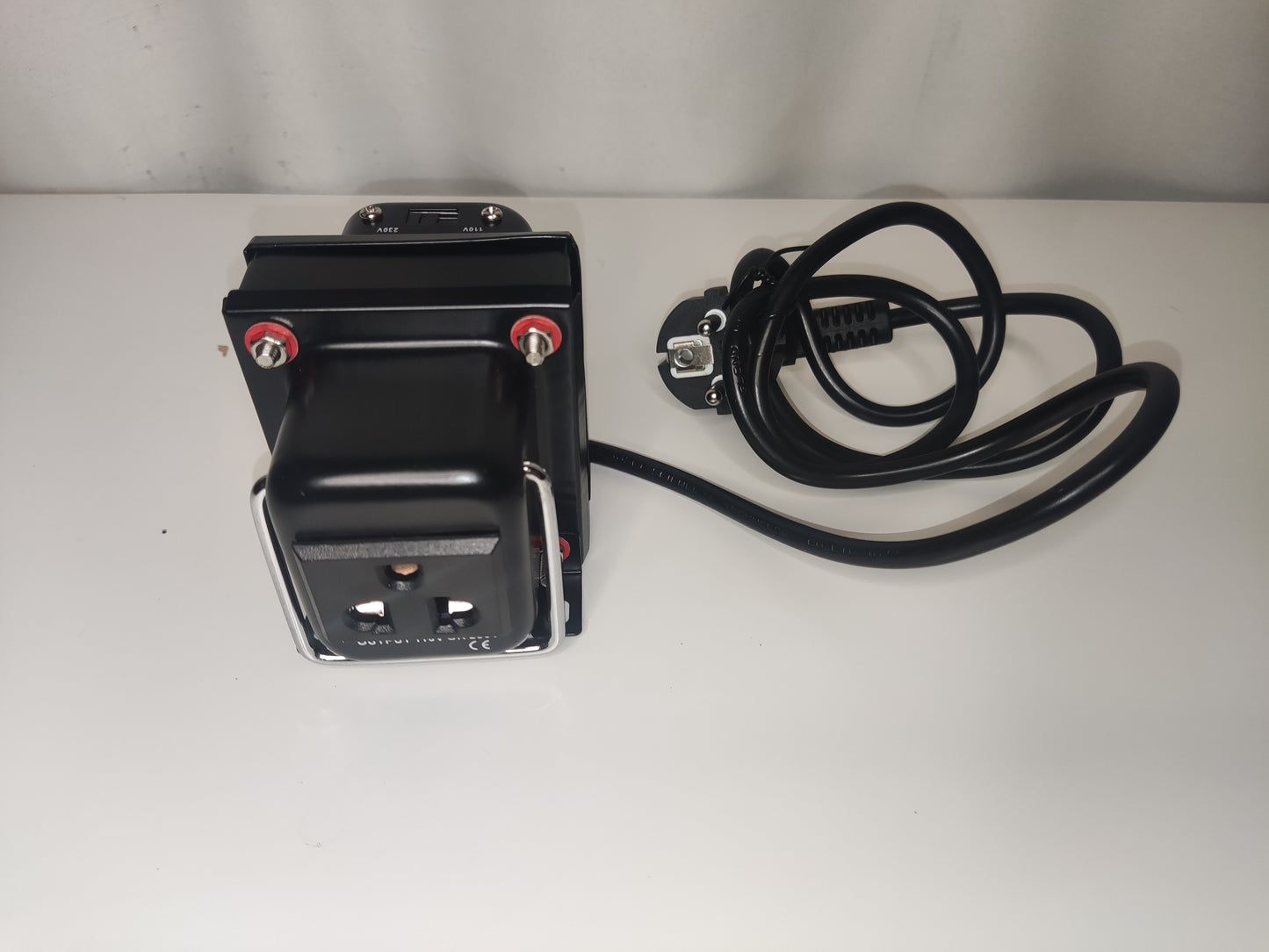 Inverter από 220V σε 110V και αντίστροφα ισχύος 100W με 1 έξοδο