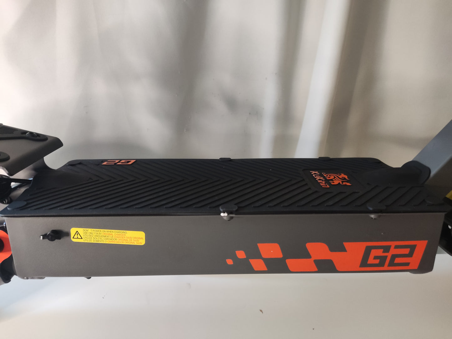Πατίνι με κινητήρα 800W, ρόδες 10 ιντσών, ρυθμιζόμενες αναρτήσεις και μπαταρία 15ah / 720WH