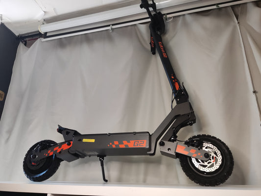 Πατίνι με κινητήρα 800W, ρόδες 10 ιντσών, ρυθμιζόμενες αναρτήσεις και μπαταρία 15ah / 720WH